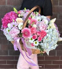 Композиция солнечный день в Чистые Боры Цветочная композиция из Розы, Хризантемы, Пионы и Лизиантусы в корзине в Чистые Боры