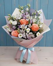 Букет цветов из:  Лизиантусы, Розы, Альстромерии и Гипсофила в Чистые Боры