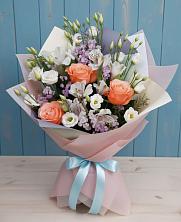 Букет цветов из:  Лизиантусы, Розы, Альстромерии и Гипсофила в Чистые Боры